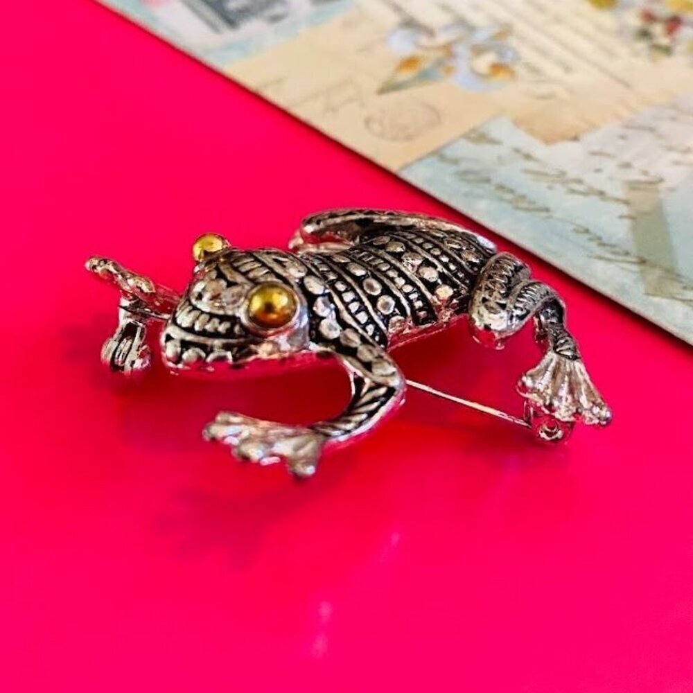 Vintage Silver Tone Dot Design Small Frog Brooch - Picture 7 of 8